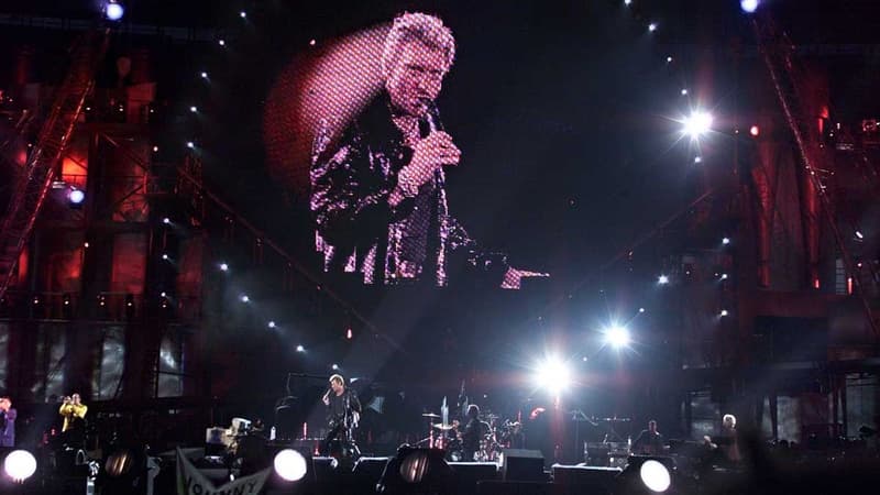 Johnny Hallyday en concert à Saint-Denis en 1998.