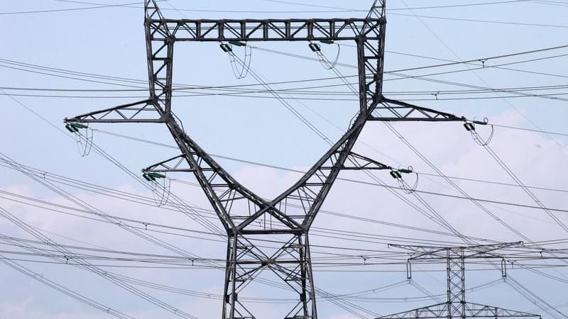Plusieurs préfectures ainsi que des médias de la vallée du Rhône ont reçu des lettres menaçant de déboulonner certains pylônes qui supportent des lignes à haute tension de la région pour protester contre la "dictature nucléaire". Bâties sur un même modèle