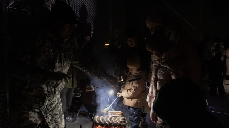 "La survie devient un combat quotidien": entre températures glaciales et frappes russes, les Ukrainiens face à leur "hiver le plus difficile"