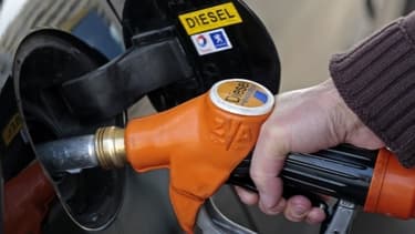 Le diesel, qui bénéficie d'une fiscalité plus douce, pourrait être surtaxé à partir de 2014.