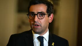 Le ministre français des Affaires étrangères, Stéphane Sejourne, s'exprime en compagnie de son homologue britannique David Lammy (hors photo) lors d'une conférence de presse à Jérusalem, le 15 août 2024.