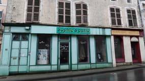 Un commerce vacant à Vaucouleurs dans la Meuse, le 26 janvier 2024. 