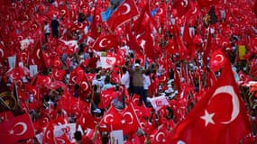 Manifestation à Istanbul en Turquie un an après le putsch manqué de juillet 2016
