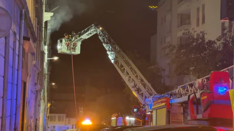 Les pompiers éteignent le feu provoqué par une explosion dans le 6e arrondissement de Marseille.