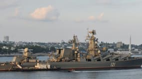 Le croiseur lance-missiles russe Moskva, en juillet 2011 près de Sébastopol, en Crimée (ILLUSTRATION)