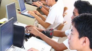 L'Américain consacrait 50 000 dollars par an pour faire sous-traiter son travail