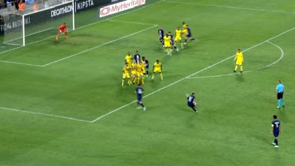 Le coup franc direct de Neymar lors du Trophée des champions PSG-Nantes, le 31 juillet 2022 Le coup franc direct de Neymar lors du Trophée des champions PSG-Nantes, le 31 juillet 2022