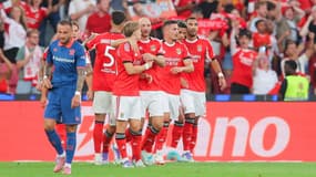Les joueurs de Benfica célèbrent l'ouverture de Fredrik Aursnes face à Nice, le 12 août 2025