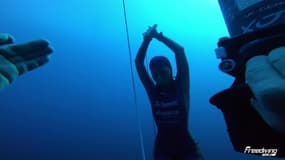 Plongée en apnée: la Slovène Alenka Artnik signe un record pour une descente à 114 m