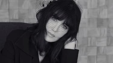 Isabelle Adjani dans le clip de "Meet Me By The Gates"