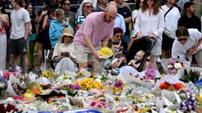 L'Australie en deuil au lendemain de l'attentat antisémite qui a fait 16 morts, dont l'un des assaillants, sur une plage de Sydney.
