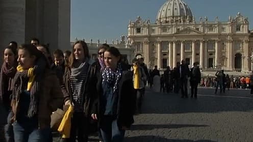 Un groupe de jeunes Français au Vatican, le 26 février 2013.