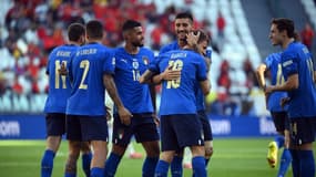 Nicolo Barella félicité par ses coéquipiers