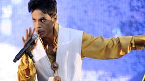 Prince sur la scène du Stade De France, en 2011. - 