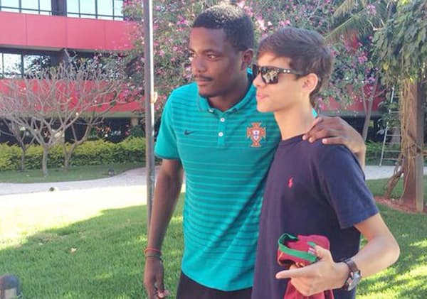 Le jeune Leal avec William Carvalho