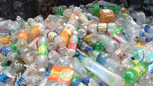 Les kiosques de récupération acceptent tout type de bouteille ou de flacon en plastique.
