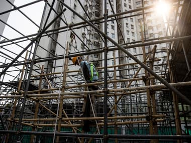 A Hong Kong, des échafaudages en bambou pour construire les gratte-ciels