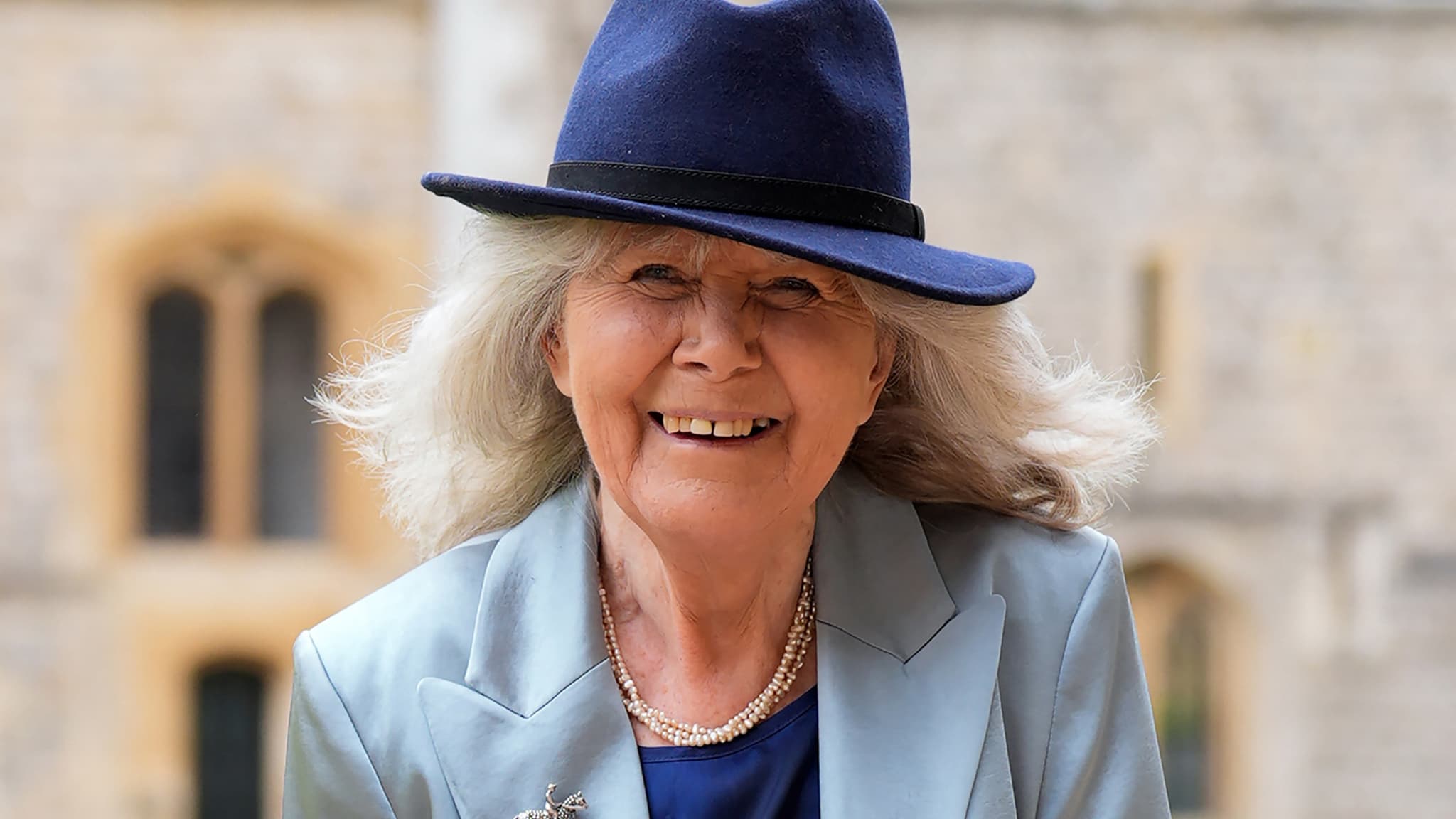 MORT DE LA ROMANCIÈRE BRITANNIQUE JILLY COOPER, REINE DE LA ROMANCE ÉPICÉE
