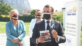 Le président de la République était en déplacement ce vendredi 2 avril au pôle clinique des troubles du spectre autistique en Isère pour une visite consacrée à l'autisme.
