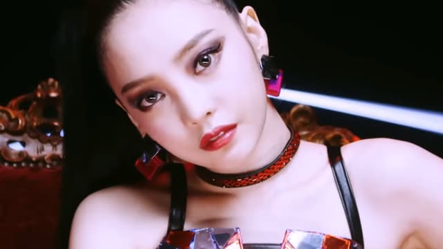 Goo Hara dans le clip de "Midnight Queen"