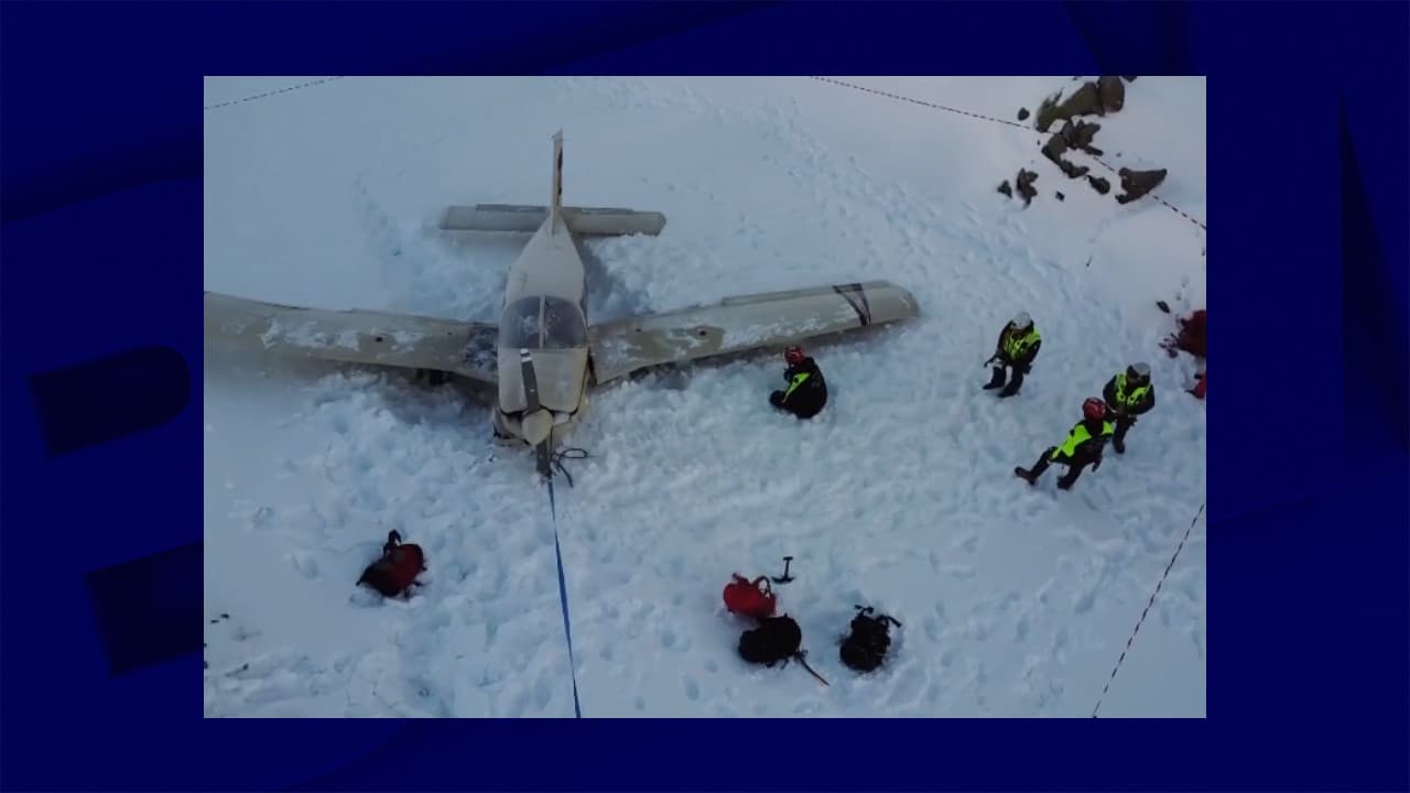 An avion de tourisme atterid en rush à plus de 2000 m di altitudine dans les Alpes