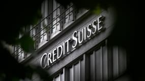 UBS doit racheter Credit Suisse, une des trente banques au monde considérées comme trop grosses pour les laisser faire faillite, pour seulement 3 milliards de francs suisses.