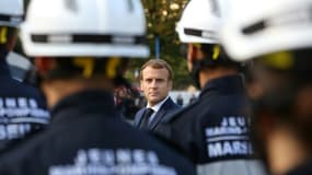 Emmanuel Macron pendant la cérémonie de clôture du congrès national des pompiers à Marseille, le 16 octobre 2021