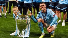 Phil Foden et son fils Ronnie lors de la finale de la Ligue des champions le 10 juin 2023