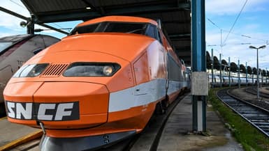 "Patrick", premier TGV mis en service entre Paris et Lyon en 1981, à Saint-Denis, près de Paris le 25 février 2020, peu après sa mise à la retraite