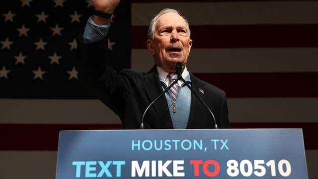 Neuvième homme le plus riche du monde en 2019, Michael Bloomberg a dépensé 539 millions de dollars en spots télévisés et radiophoniques, mais aussi en publicités numériques depuis le lancement de sa campagne le 25 novembre 2019.