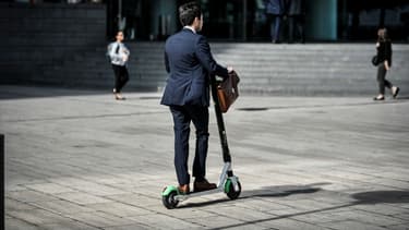 En attendant l'affichage des règles de circulation, Milan interdit l'activité des opérateurs de trottinettes électriques.