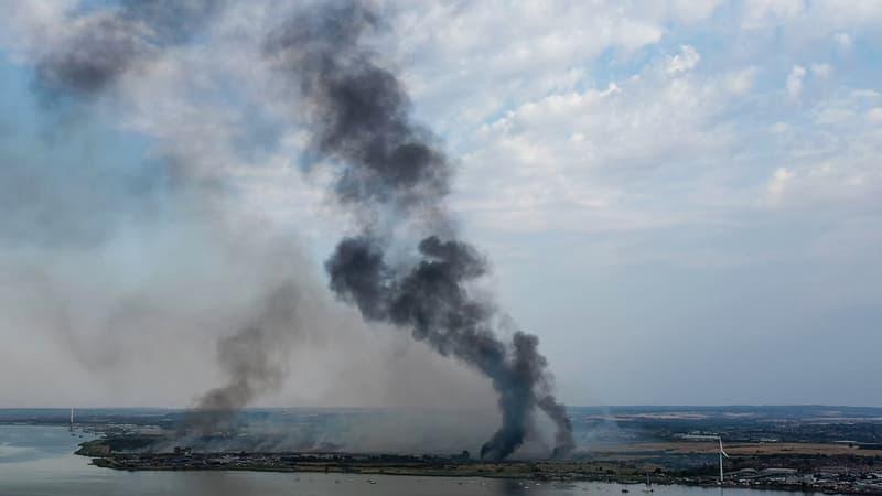 Des colonnes de fumée s'élèvent de Dartford, dans le Kent, le  19 juillet 2022. (photo d'illustration)