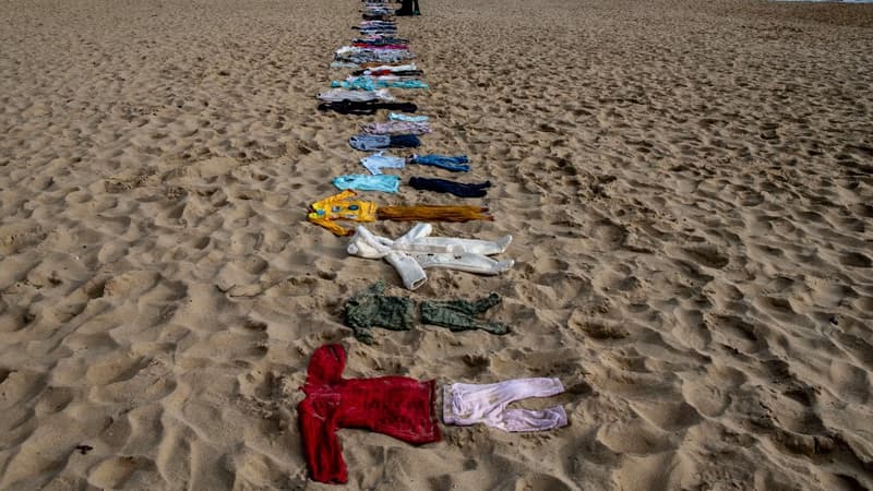 Royaume-Uni: 11.000 vêtements d'enfants alignés sur une plage pour protester contre la guerre à Gaza