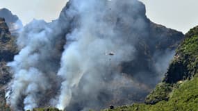 De la fumée d'un incendie sur l'île de Madère, le mercredi 21 août 2024