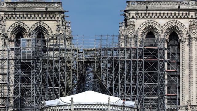La cathédrale Notre-Dame de Paris, là où se dressait auparavant sa flèche, le 7 mai 2019.
