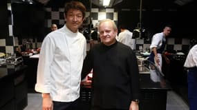 Le chef étoilé Joël Robuchon a confié ses cuisines au Japonais Tomonori Danzaki.