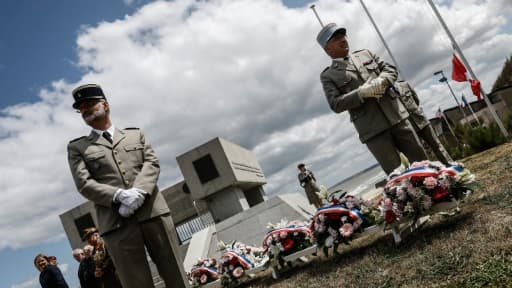 Cérémonie à Vierville-sur-Mer, le 6 juin 2020, marquant le 76e anniversaire du Débarquement allié en Normandie Cérémonie à Vierville-sur-Mer, le 6 juin 2020, marquant le 76e anniversaire du Débarquement allié en Normandie