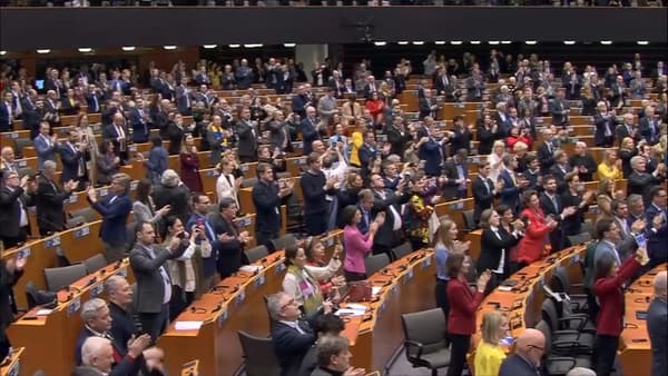 Les eurodépués ont ovationné Volodymyr Zelensky au Parlement européen, le 9 février 2023 