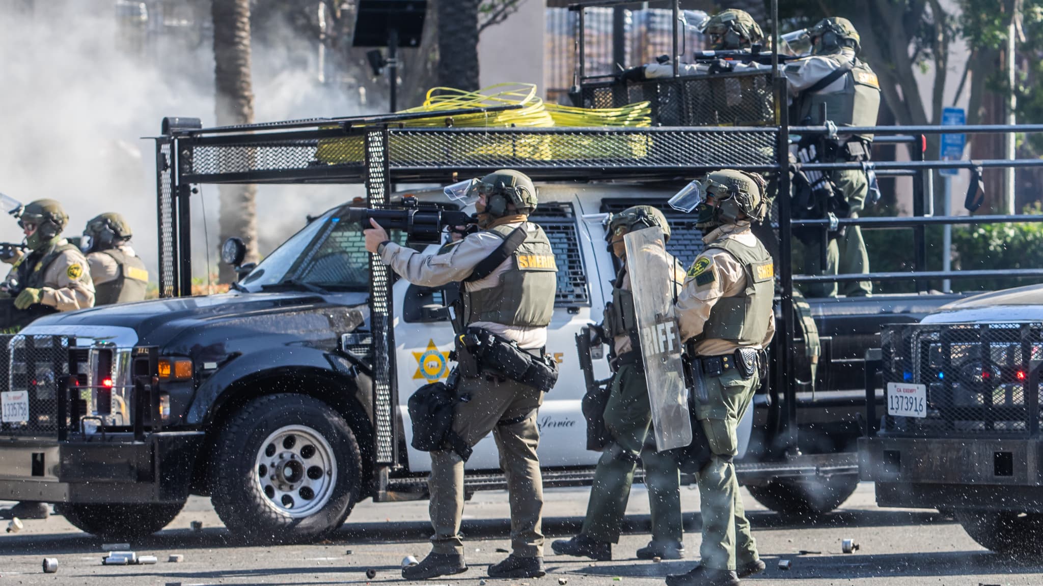 Agents of the Los Angeles Sheriff Department during a confrontation between the American border patrol and the protesters, near a home depot on June 7, 2025 in Paramount, California. Agents of the Los Angeles Sheriff Department during a confrontation between the American border patrol and the protesters, near a home depot on June 7, 2025 in Paramount, California.