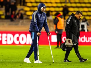 Pierre Lees-Melou en béquilles après Monaco-Brest en novembre 2024