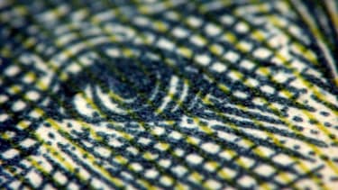 Bercy veut limiter les moyens de paiement anonymes pour assécher le financement du terrorisme.