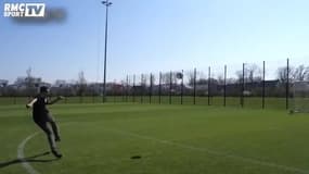 Le crossbar challenge d’Aubameyang face à un freestyler