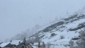 Retour de la neige dans les Hautes-Alpes, le 17 avril 2025. 