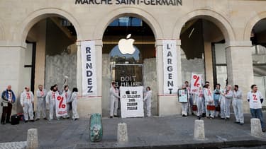 Des militants d'Attac s'en sont pris à une boutique Apple.