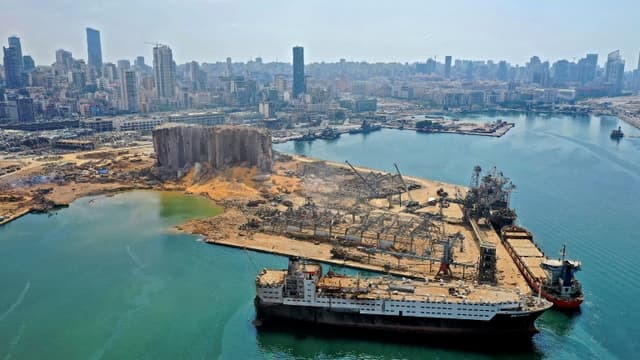 Vue aérienne du port de Beyrouth, le 7 août 2020