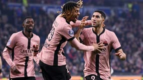 Les joueurs du PSG sur la pelouse de l'OL, le 23 février 2025 en Ligue 1