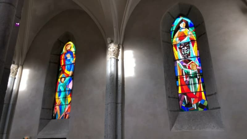 Les vitraux d'un prêtre pédophile ont été retirés dans une église de Saint Catherine dans le Rhône.