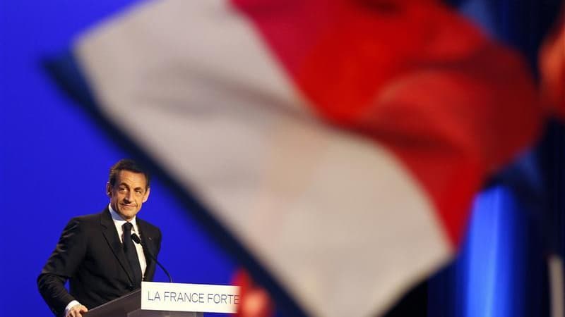 Nicolas Sarkozy en meeting à Saint-Raphaël, samedi. Le président sortant se déclare prêt, dans une interview au Journal du Dimanche, à participer à deux débats et non à un seul comme c'est la tradition, entre les deux tours de l'élection présidentielle. L