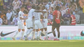 Les joueurs de Toulouse fêtent l'ouverture du score contre Rennes en Ligue 1, 3 mai 2025