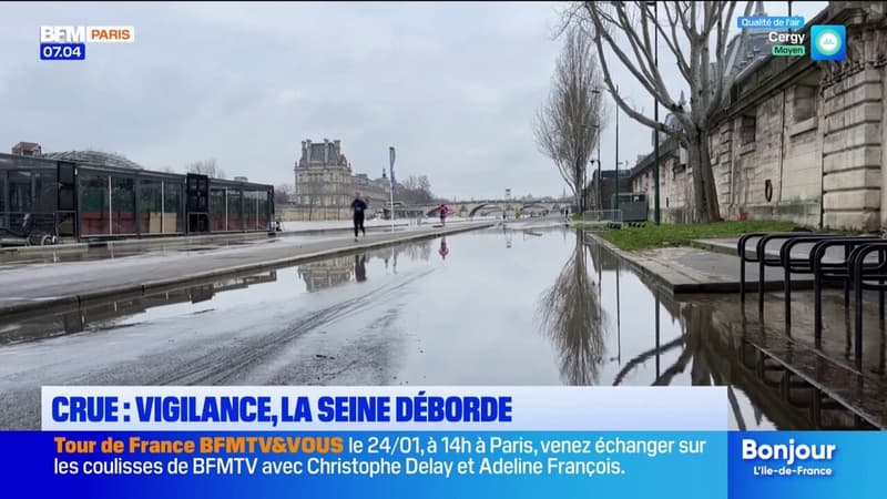 Paris: la Seine, en crue, déborde sur les quais